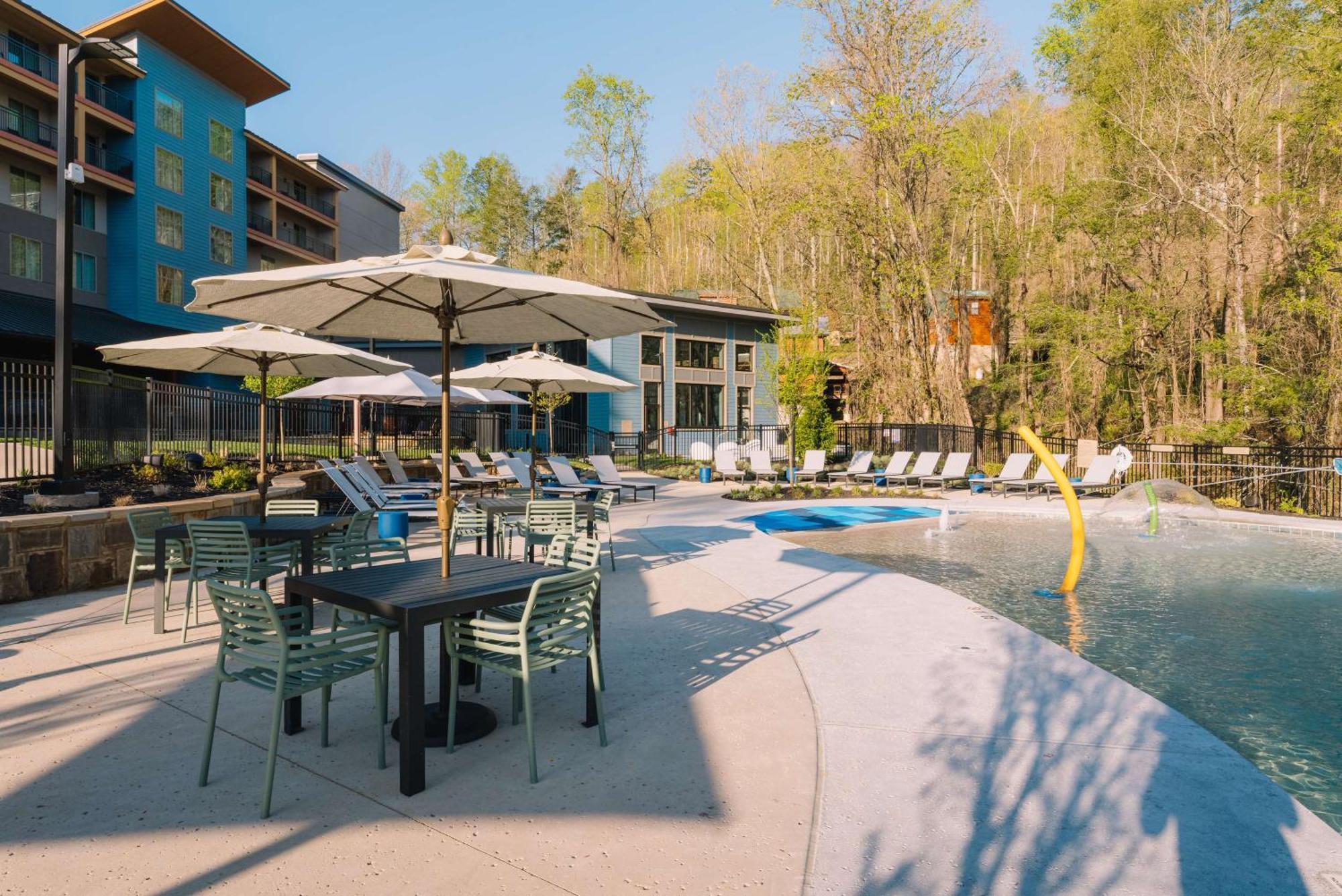 Embassy Suites By Hilton Gatlinburg Resort 外观 照片